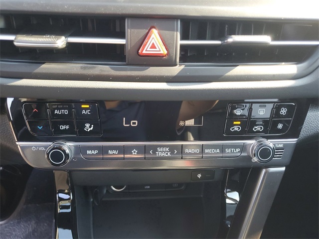 Vehicle image 17 of 32