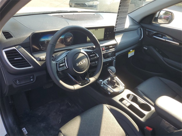 Vehicle image 7 of 32