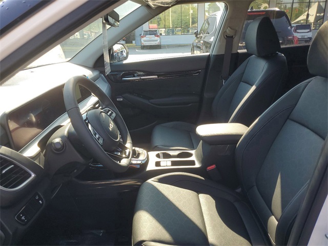 Vehicle image 8 of 32