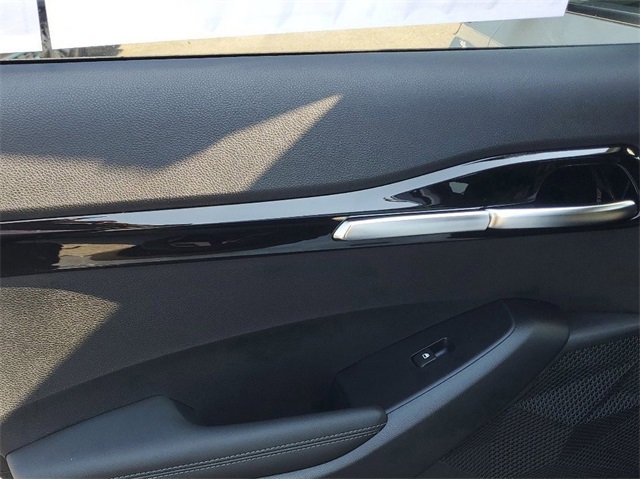 Vehicle image 28 of 32