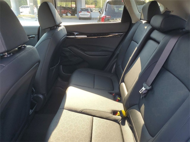 Vehicle image 27 of 32