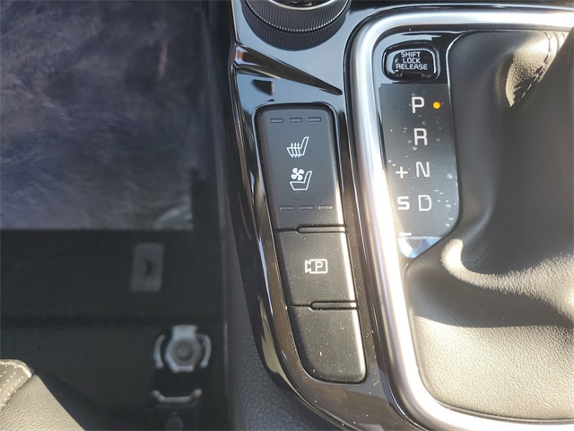 Vehicle image 19 of 32