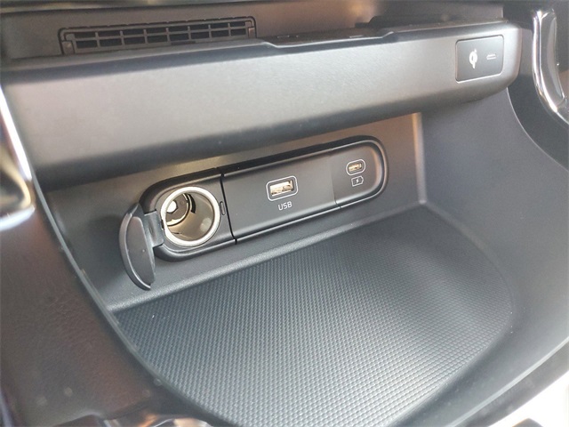 Vehicle image 18 of 32