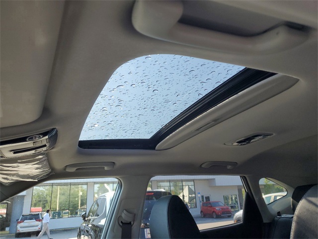 Vehicle image 23 of 32
