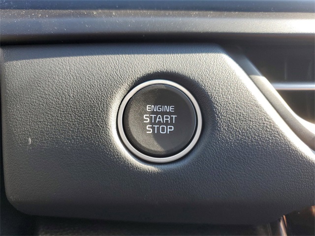 Vehicle image 22 of 32