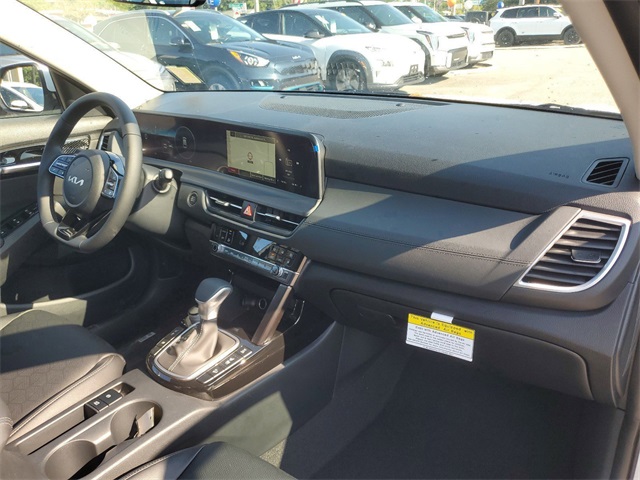 Vehicle image 29 of 32