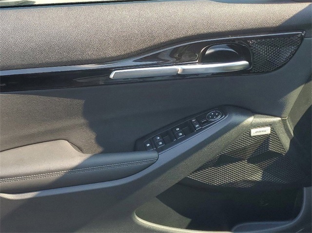Vehicle image 5 of 32