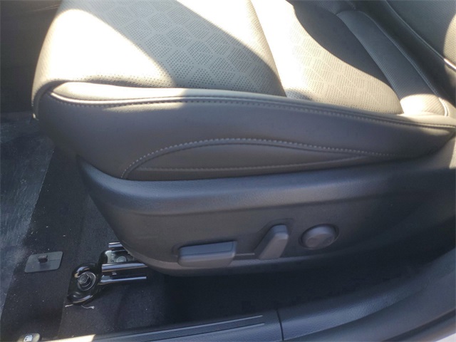 Vehicle image 9 of 32