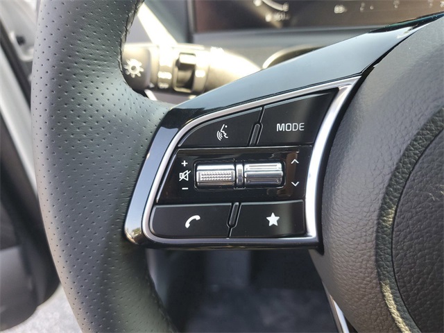 Vehicle image 11 of 32