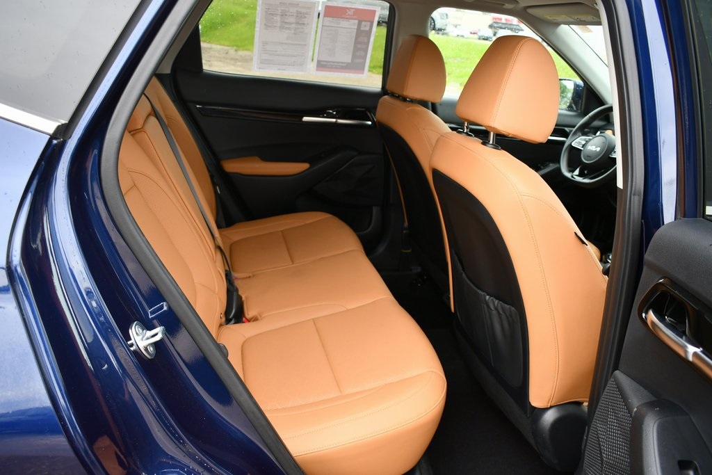 Vehicle image 17 of 30