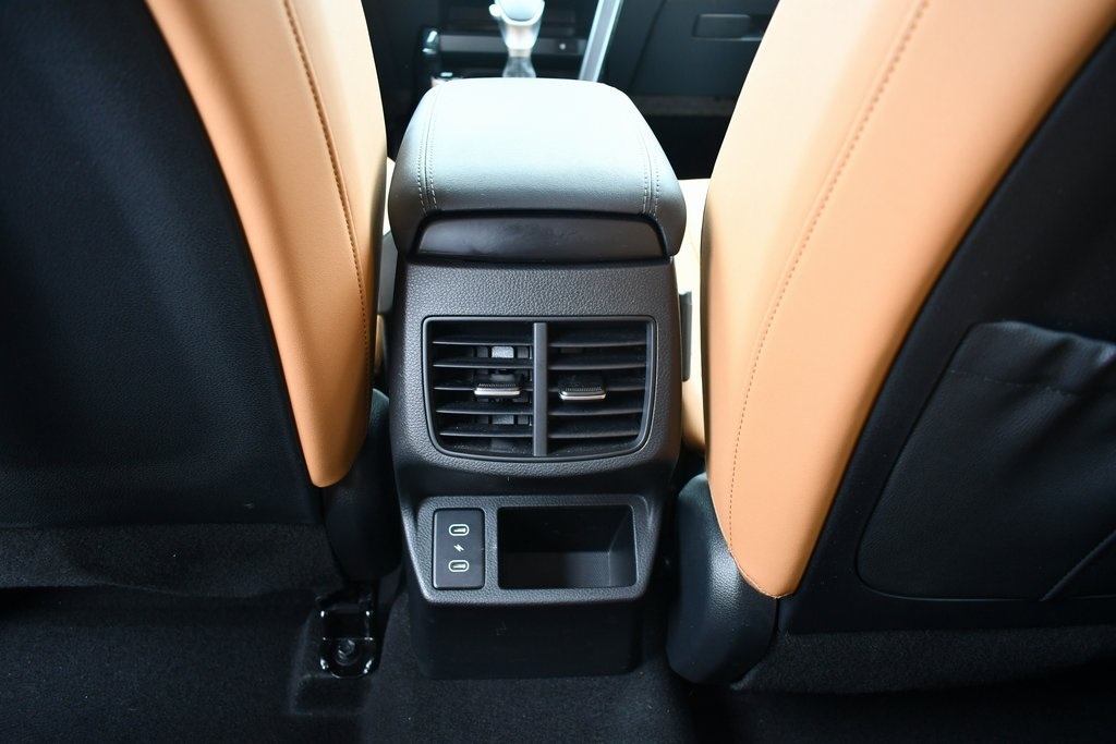 Vehicle image 15 of 30