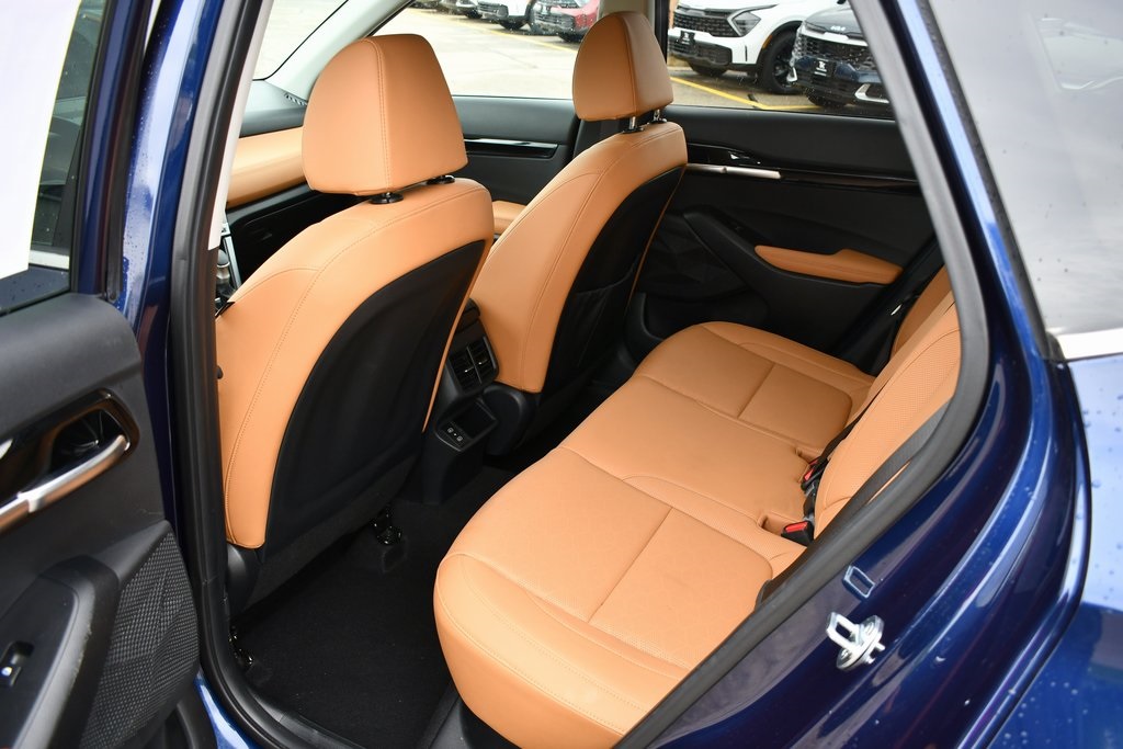 Vehicle image 14 of 30