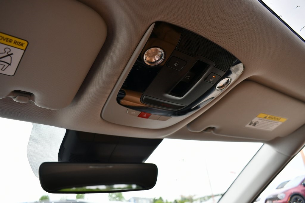 Vehicle image 28 of 30