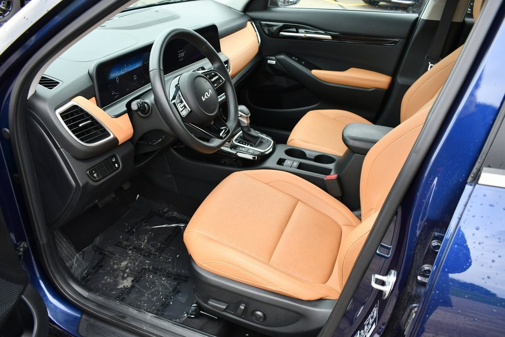Vehicle image 13 of 30