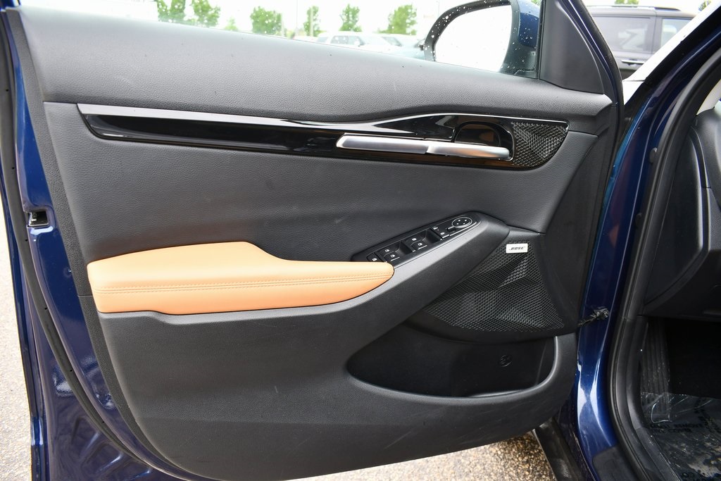 Vehicle image 12 of 30