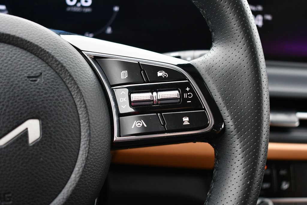 Vehicle image 21 of 30
