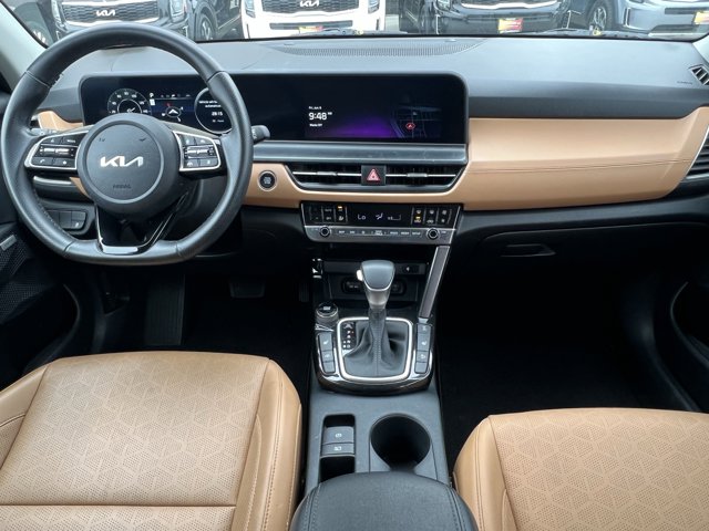 Vehicle image 16 of 29