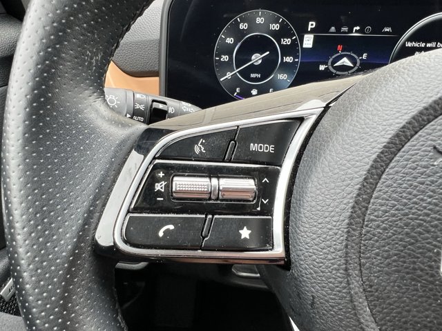 Vehicle image 21 of 29