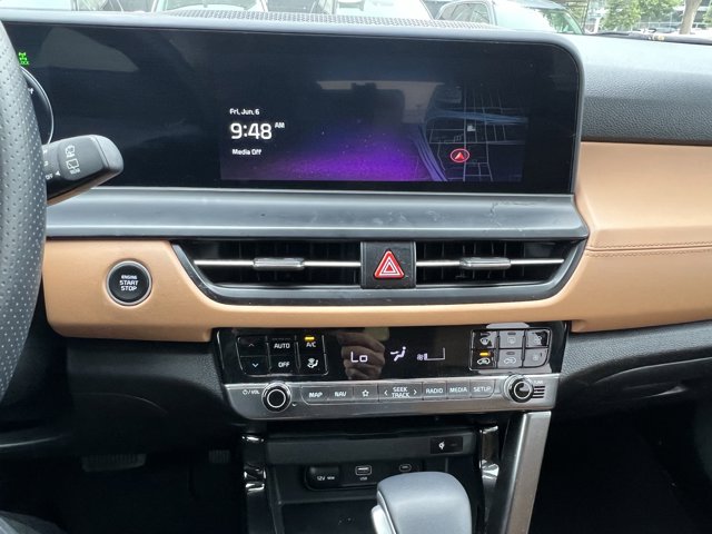 Vehicle image 24 of 29