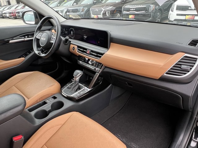 Vehicle image 11 of 29