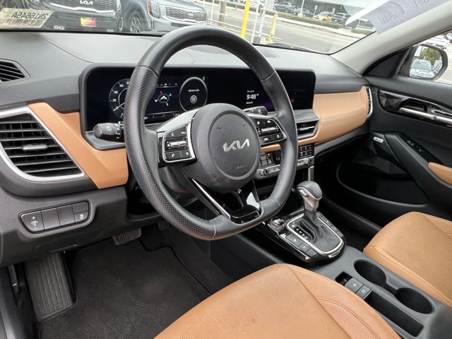 Vehicle image 18 of 29