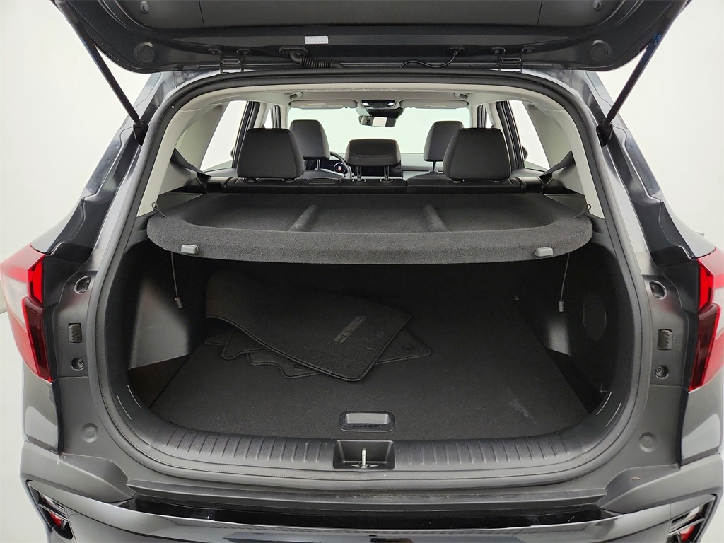 Vehicle image 27 of 37