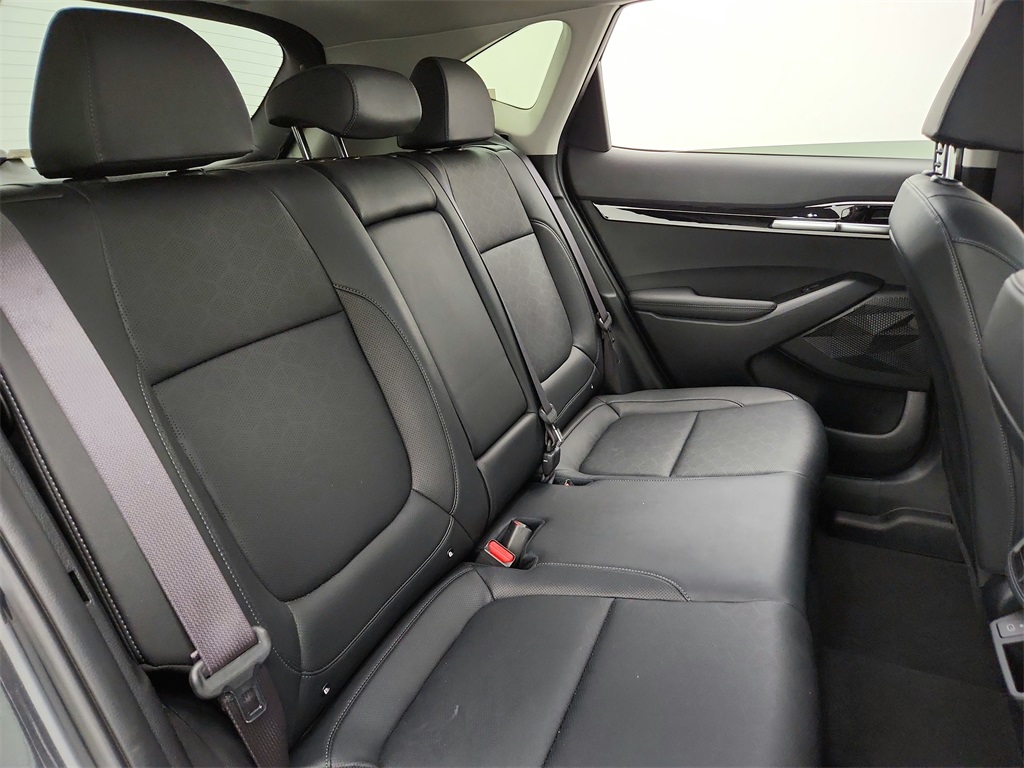 Vehicle image 26 of 37
