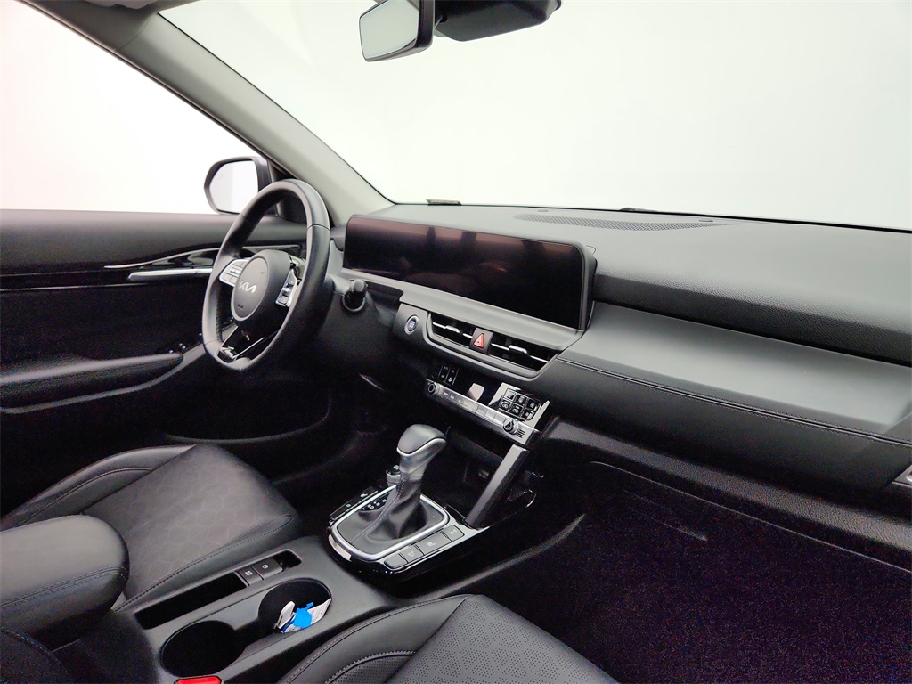 Vehicle image 23 of 37