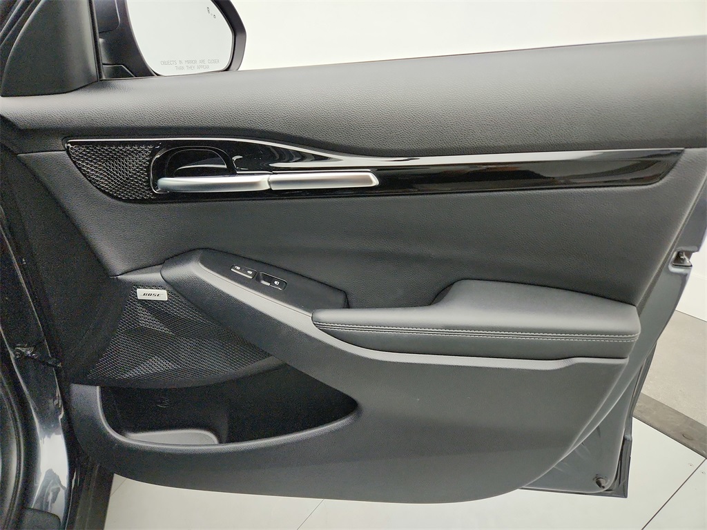 Vehicle image 25 of 37