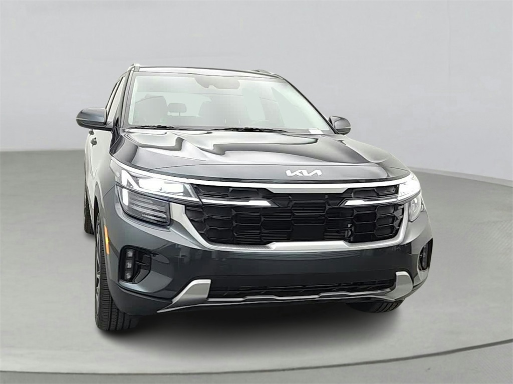 Vehicle image 4 of 37