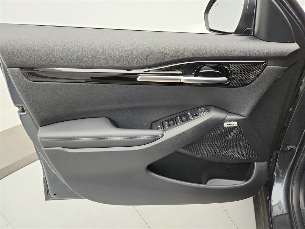 Vehicle image 21 of 37