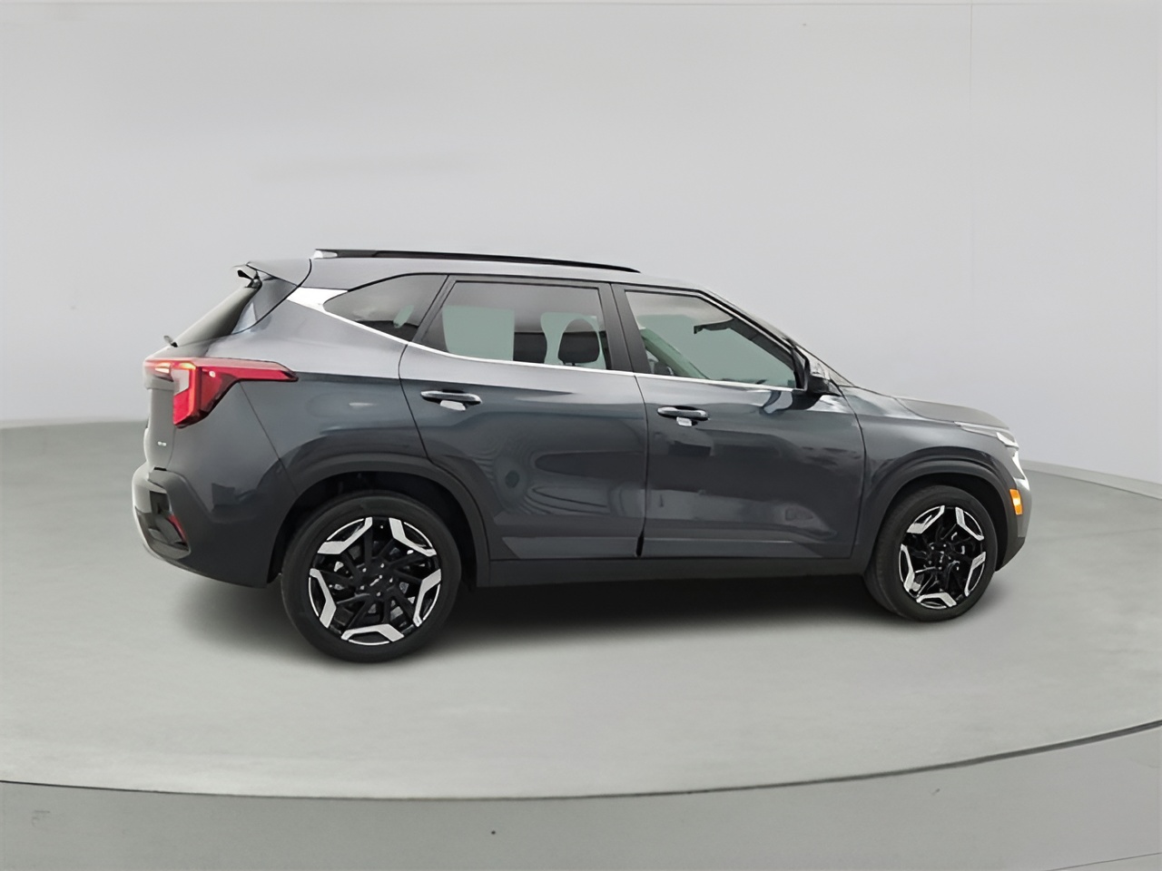 Vehicle image 35 of 37
