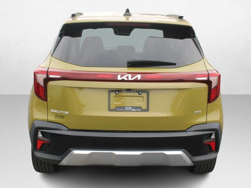Vehicle image 5 of 21