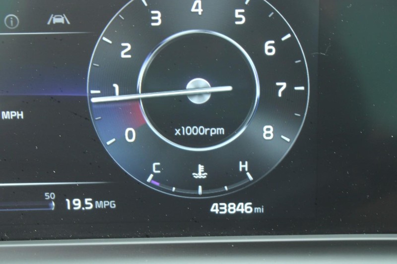 Vehicle image 19 of 21