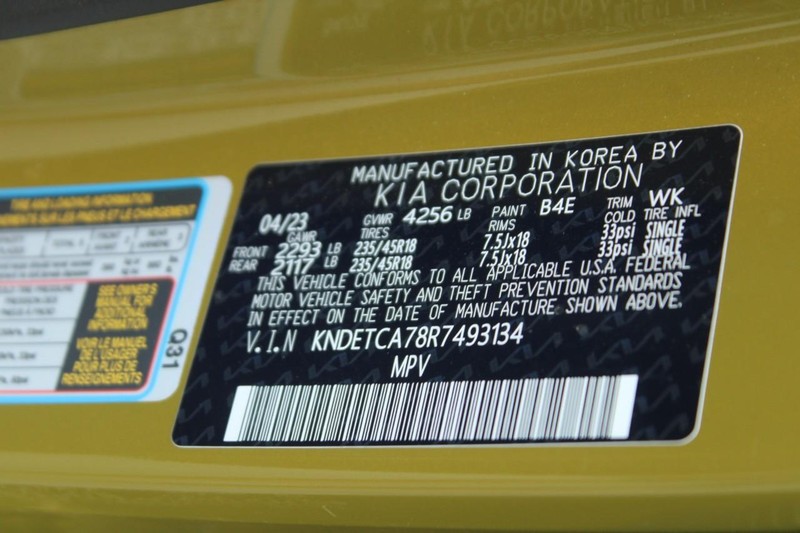 Vehicle image 17 of 21