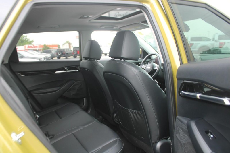 Vehicle image 12 of 21