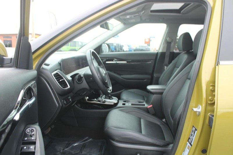 Vehicle image 9 of 21