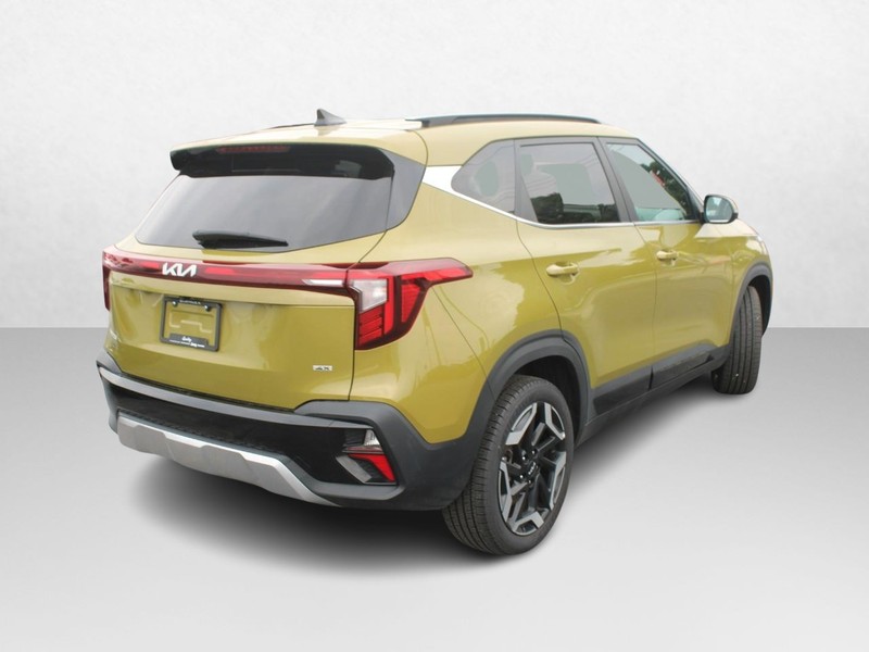 Vehicle image 4 of 21