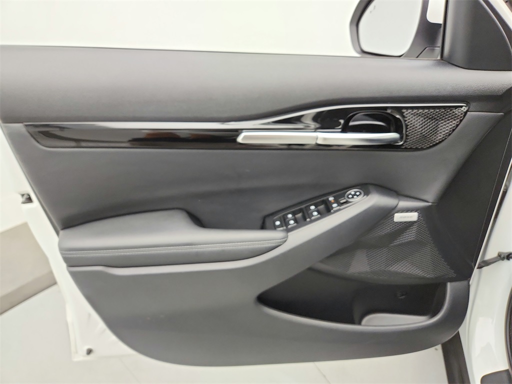 Vehicle image 21 of 37