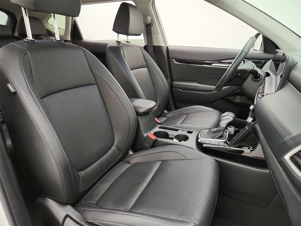 Vehicle image 24 of 37