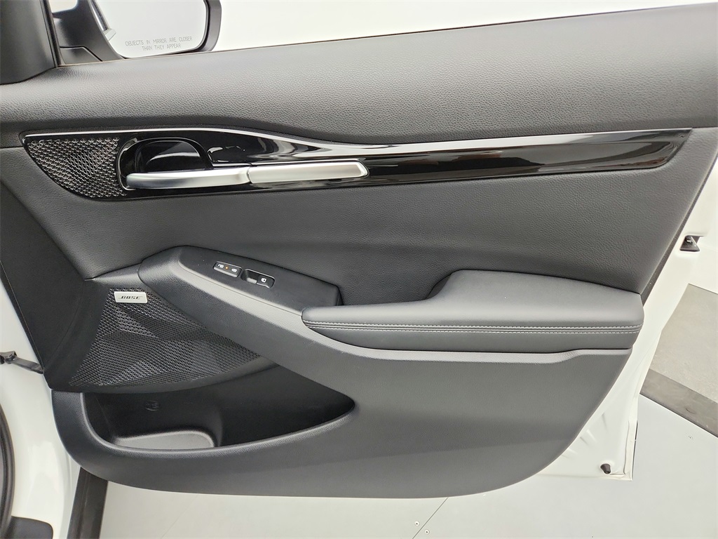 Vehicle image 25 of 37