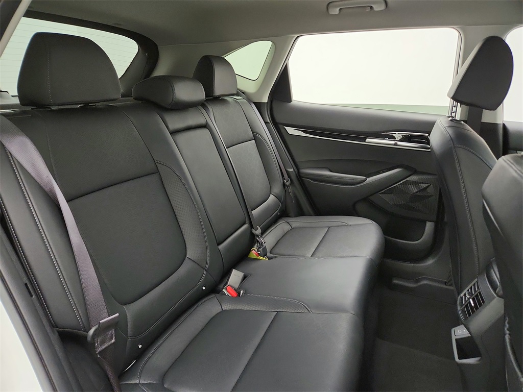 Vehicle image 26 of 37