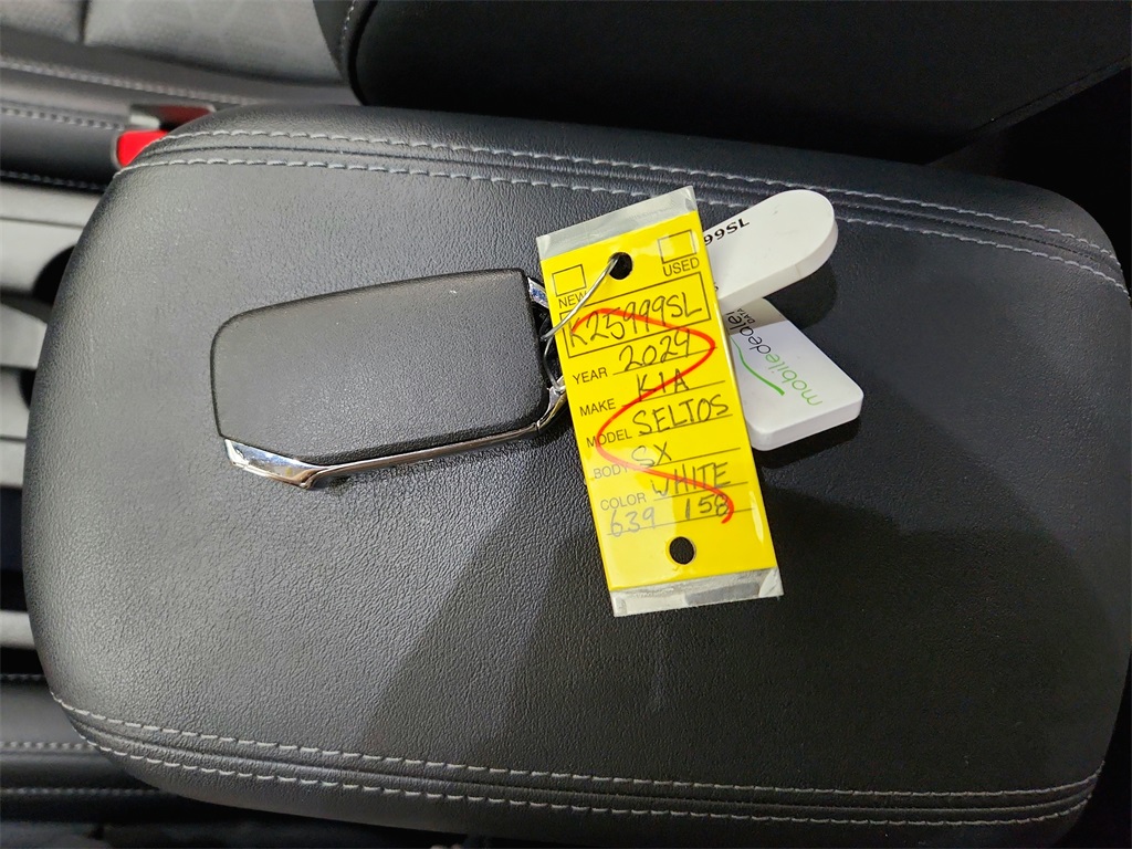 Vehicle image 29 of 37