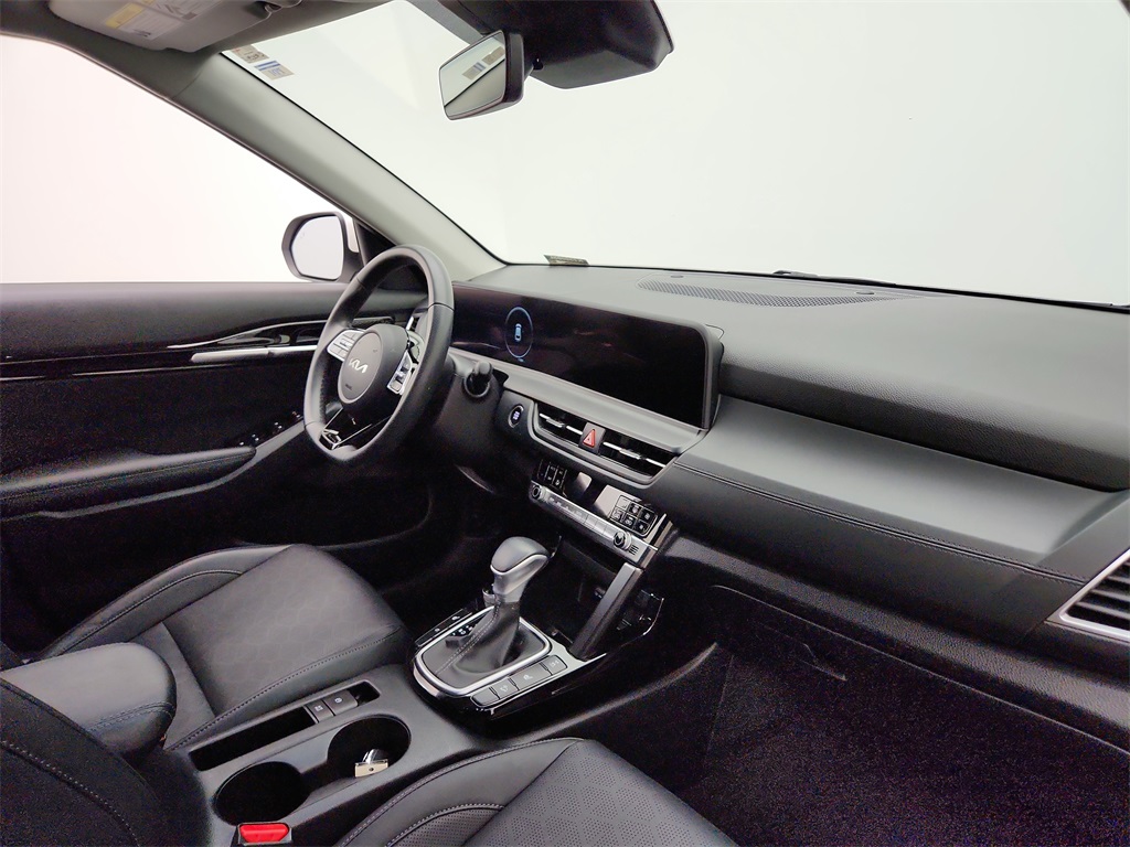 Vehicle image 23 of 37