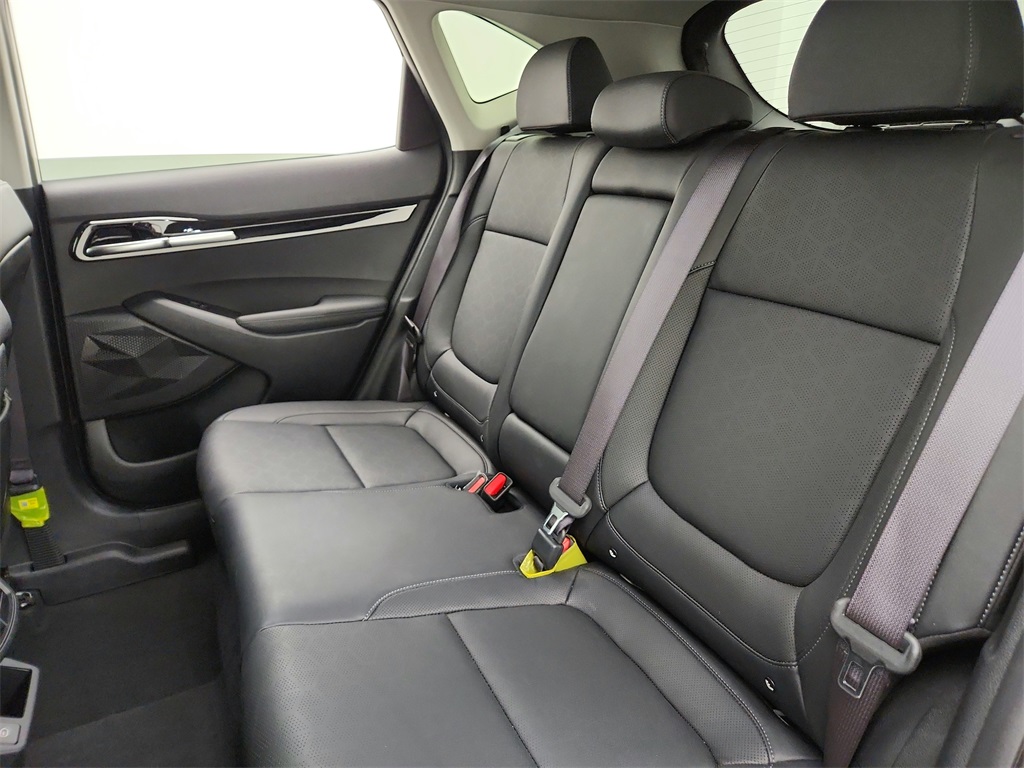 Vehicle image 22 of 37