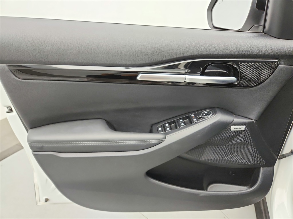 Vehicle image 21 of 37