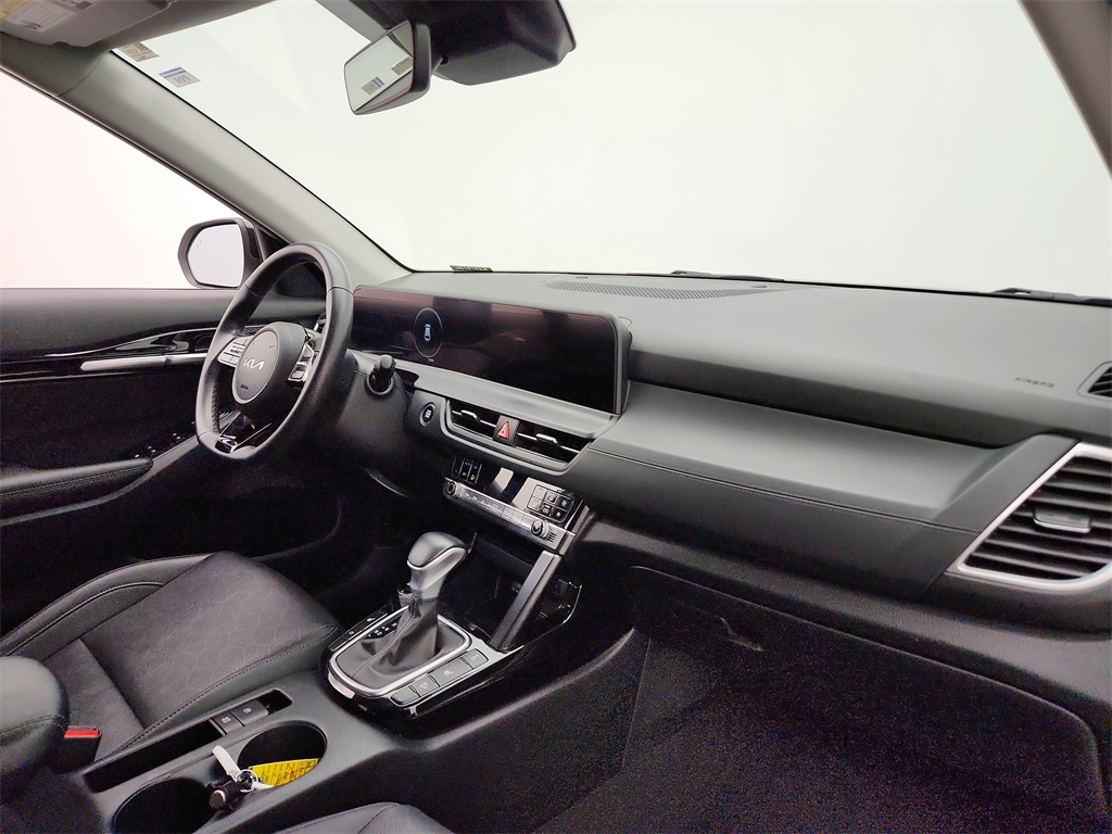 Vehicle image 23 of 37