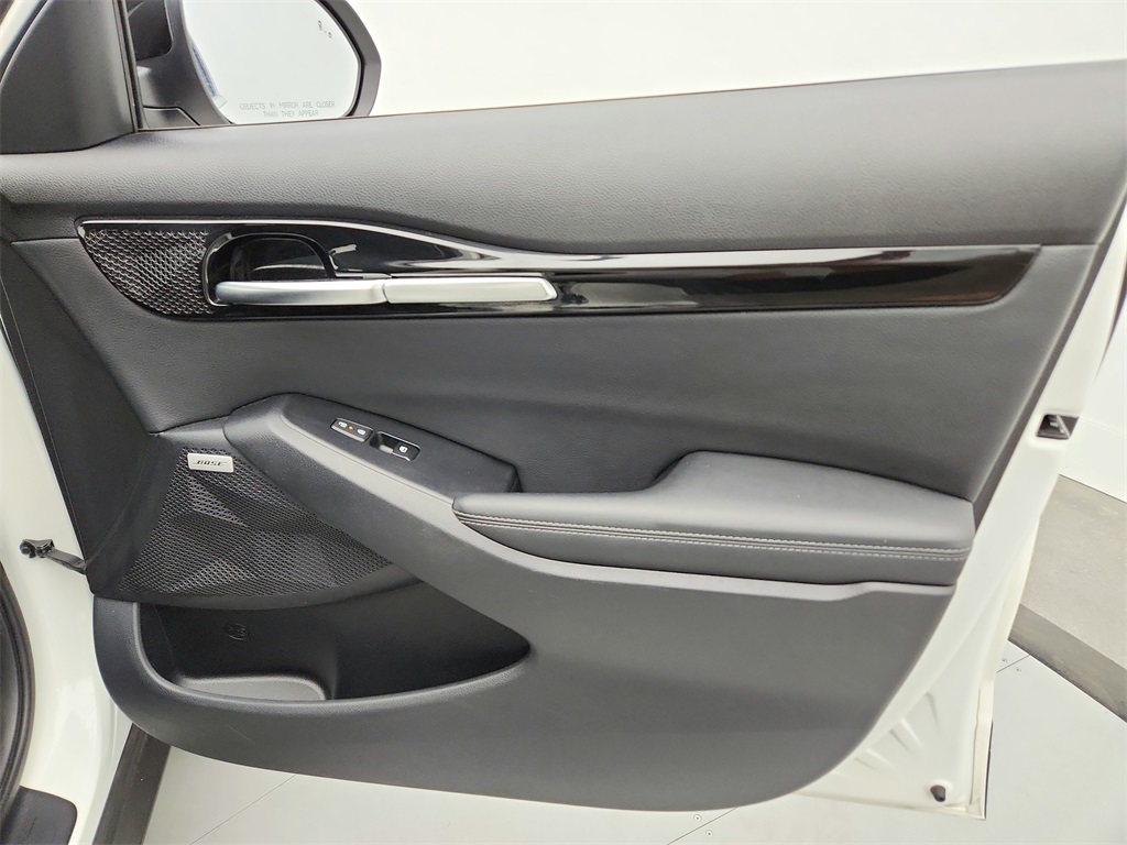 Vehicle image 25 of 37