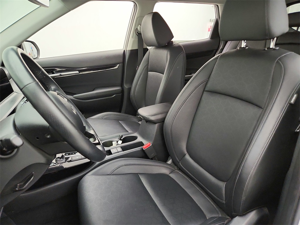 Vehicle image 10 of 37