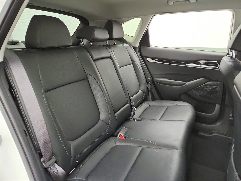 Vehicle image 26 of 37